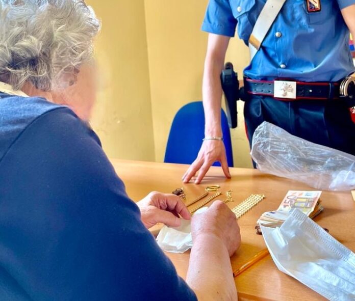 Napoli, truffe agli anziani con la tecnica del finto familiare: tre arresti nel quartiere Ponticelli