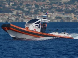 Controlli in mare della Guardia Costiera e della Polizia: sanzionate numerose imbarcazioni a Villa Lauro