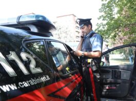 Melito, lancia scooter contro l’auto dei Carabinieri per fuggire: arrestato 29enne