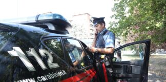 Melito, lancia scooter contro l’auto dei Carabinieri per fuggire: arrestato 29enne