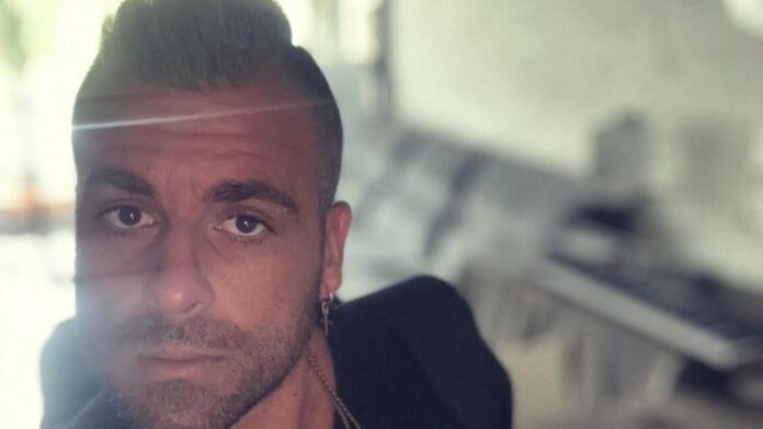 Napoli, l’addio a dj Godzi: il padre Giuseppe Noschese chiede verità sulla morte del figlio a Ibiza