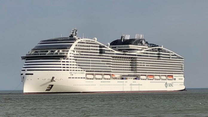 Ponza, avaria alla nave da crociera “MSC World Europa”: 8.500 persone a bordo, Guardia Costiera al lavoro Ponza, avaria alla nave da crociera “MSC World Europa”: 8.500 persone a bordo, Guardia Costiera al lavoro