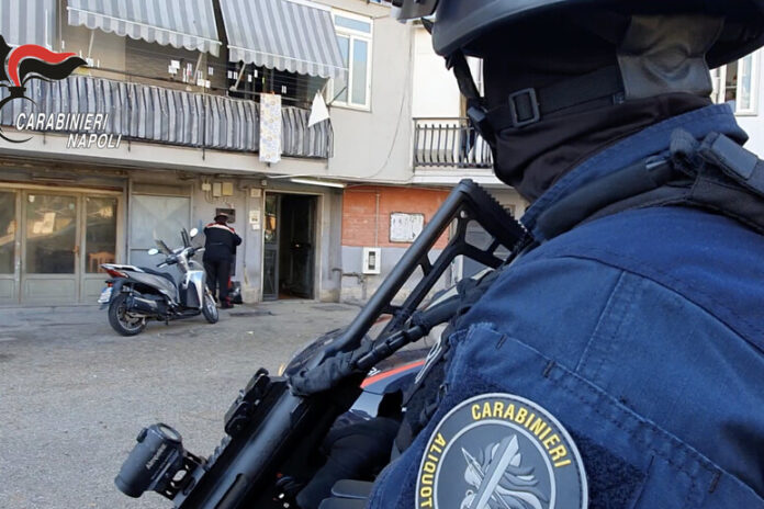 Napoli, controlli dei Carabinieri tra Soccavo e Rione Traiano: un arresto, otto denunce e sequestri di droga