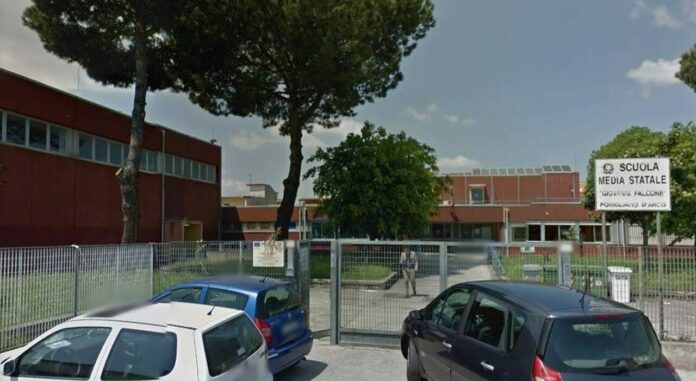 Pomigliano, furto da 30mila euro in una scuola: ladro incastrato dalle telecamere