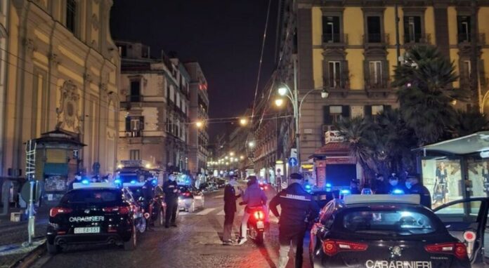 Napoli, 23enne tunisino aggredito in Piazza Dante per rapina: ferito e dimesso Napoli, 23enne tunisino aggredito in Piazza Dante per rapina: ferito e dimesso