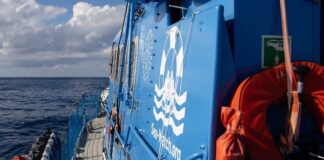 Salerno, sospetti casi di vaiolo su una nave Sea Watch con 71 migranti