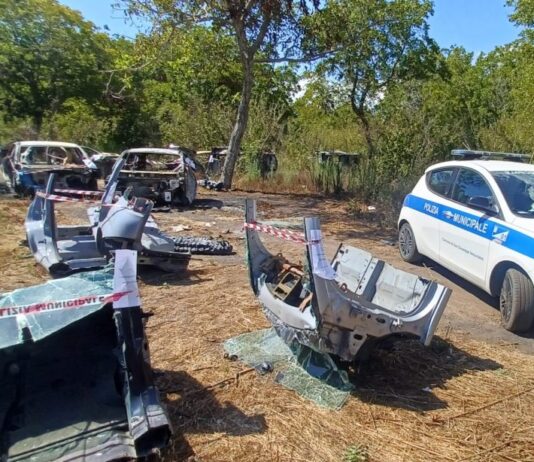 San Giuseppe Vesuviano, scoperto il cimitero delle auto rubate nella Terra dei Fuochi