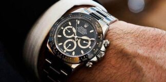 Napoli, rapina di orologio di lusso e ferimento di un turista: arrestato uno dei due responsabili