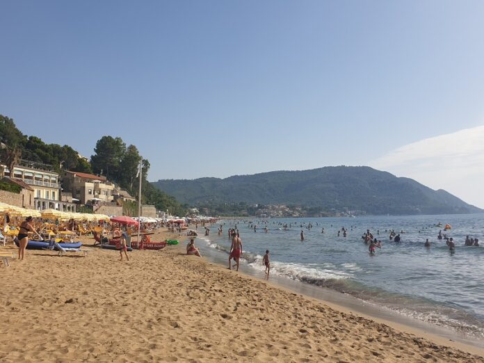 Salerno, 16enne denuncia violenza sessuale nella notte di San Lorenzo: fermato un 25enne di Scafati