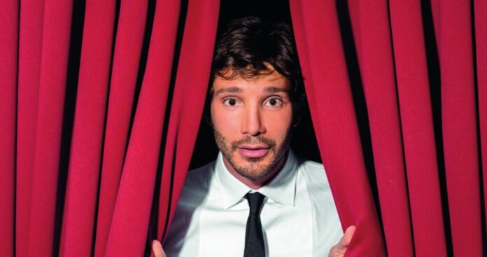 Sextape rubato e diffuso, la Procura indaga: nel mirino Stefano De Martino e Caroline Tronelli vittime di revenge porn