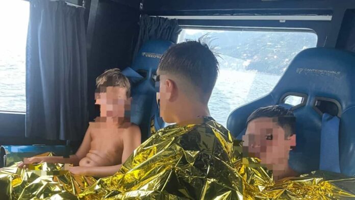 Bambini alla deriva su un SUP a Vietri sul Mare: salvataggio della Guardia Costiera
