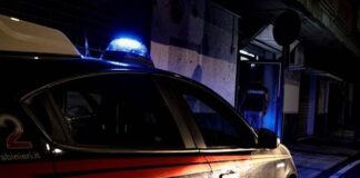 Casoria, petardo esplode davanti a una pizzeria nella notte