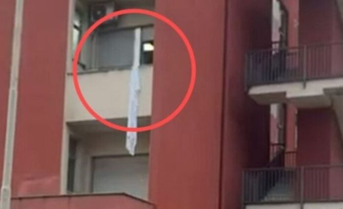 Scafati, fuga dall’ospedale: due migranti si calano con le lenzuola dal reparto infettivi