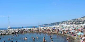 Napoli, Rotonda Diaz: ruba lo zaino a due turiste sul lido Mappatella, denunciato 22enne