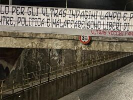 Terzigno, lo striscione degli ultras: “Giustizia rapida per gli incendi come per gli stadi”