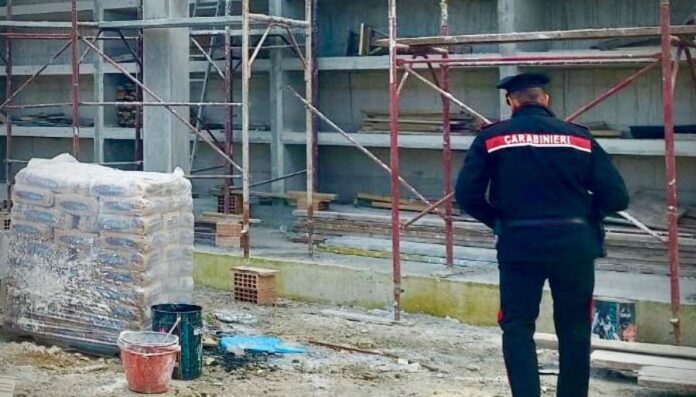 Giugliano in Campania: sorpresi a rubare materiale in un cantiere, 4 arresti dei Carabinieri Giugliano in Campania: sorpresi a rubare materiale in un cantiere, 4 arresti dei Carabinieri