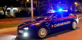Napoli, carabiniere svegliato dall’allarme della sua auto: insegue e arresta ladro