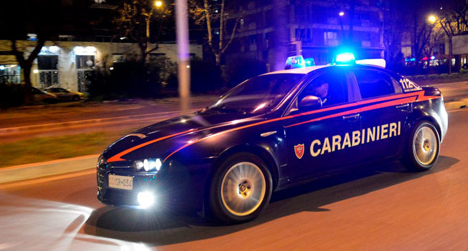 Napoli, carabiniere svegliato dall’allarme della sua auto: insegue e arresta ladro Napoli, carabiniere svegliato dall’allarme della sua auto: insegue e arresta ladro