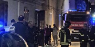 Casoria, fiamme nella notte: a fuoco la saracinesca di una barberia