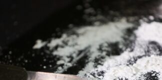 Qualiano, fermato pusher di 33 anni: cocaina, contanti e appunti sull’attività di spaccio