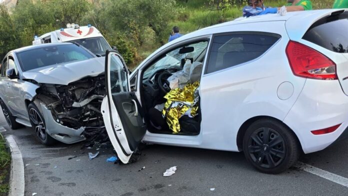 Tragedia a Giffoni Valle Piana: 22enne muore in incidente, grave una ragazza di 21 anni Tragedia a Giffoni Valle Piana: 22enne muore in incidente, grave una ragazza di 21 anni