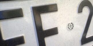 Ischia, targa manomessa per eludere le ZTL: denunciata 24enne