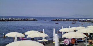 Occupazione abusiva del demanio marittimo: sequestri e denunce tra Torre del Greco e Massa Lubrense