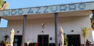 Torre Annunziata, tragedia in spiaggia: anziano muore colto da malore