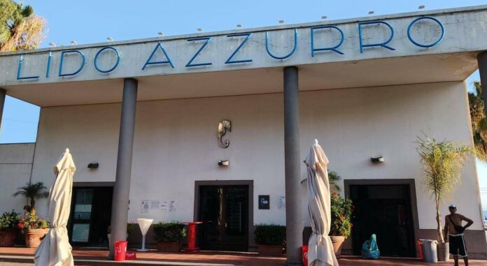 Torre Annunziata, tragedia in spiaggia: anziano muore colto da malore