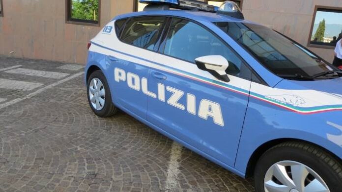 Napoli, arrestato 25enne con 80 chili di cocaina in auto