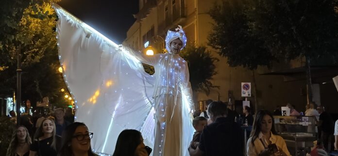 Torre Annunziata, un successo la Notte Bianca. Migliaia di persone in strada Torre Annunziata, un successo la Notte Bianca. Migliaia di persone in strada