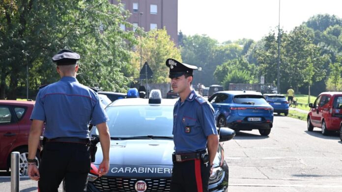 Terrore alla prima comunione della figlia: uomo ubriaco minaccia di dare fuoco alla moglie. Arrestato dai carabinieri a Caivano Terrore alla prima comunione della figlia: uomo ubriaco minaccia di dare fuoco alla moglie. Arrestato dai carabinieri a Caivano