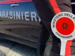 Giugliano e Varcaturo, due cittadini ghanesi fermati dai Carabinieri: nel furgone motociclette rubate, militare ferito