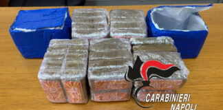 Giugliano in Campania, blitz dei carabinieri a Varcaturo: arrestata 41enne con 5 chili di hashish