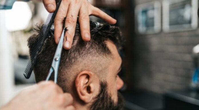 Casoria, un Taglio allo Spaccio: Barbiere-Pusher Arrestato