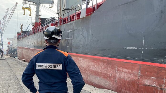Napoli detenzione nave