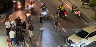 Torre del Greco, ennesimo incidente su via Nazionale: scooter contro auto, 22enne ferito
