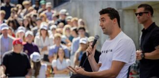 Usa, ucciso Charlie Kirk, leader dei giovani MAGA: colpito da un cecchino durante un incontro in Utah - VIDEO -
