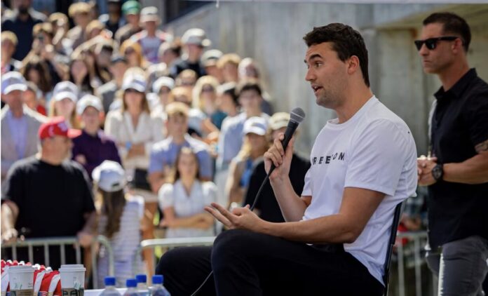 Usa, ucciso Charlie Kirk, leader dei giovani MAGA: colpito da un cecchino durante un incontro in Utah - VIDEO -