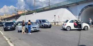 Torre Annunziata, violento tamponamento in via Caracciolo: due feriti e traffico in tilt