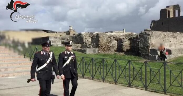 Scavi di Pompei: quattro turisti spagnoli scavalcano ed entrano nel Parco Archeologico. Denunciati i ragazzi Scavi di Pompei: quattro turisti spagnoli scavalcano ed entrano nel Parco Archeologico. Denunciati i ragazzi