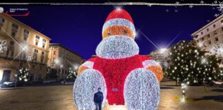 Napoli si prepara a brillare con illuminazioni natalizie e villaggio di Babbo Natale