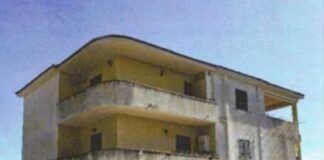 Parco del Vesuvio, abbattute due strutture abusive a Trecase: demoliti anche muri, cancelli e un capannone