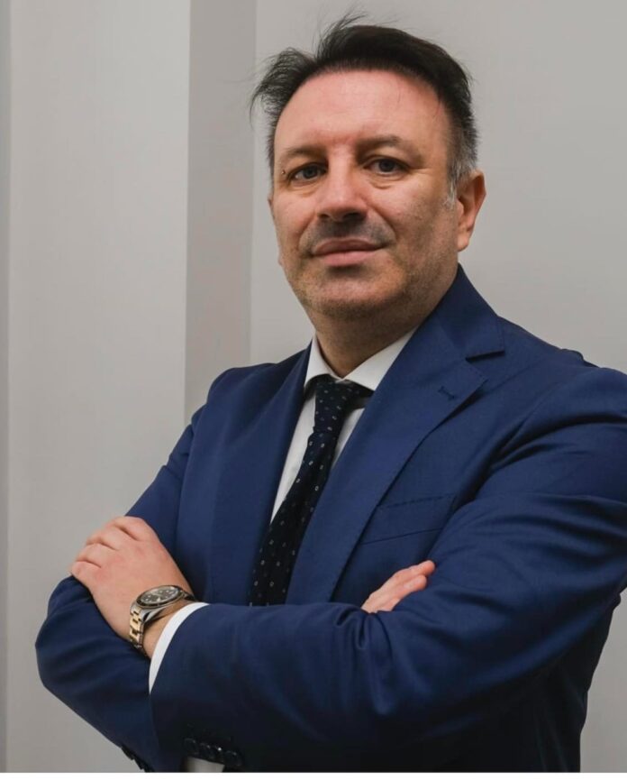 Rifiuti e decoro a Napoli: “Dare la colpa di una città sporca al turista è un alibi troppo comodo” Rifiuti e decoro a Napoli: “Dare la colpa di una città sporca al turista è un alibi troppo comodo”