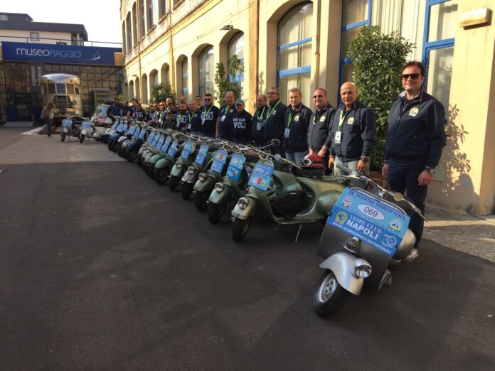 Vespa Club Napoli festeggia 20 anni