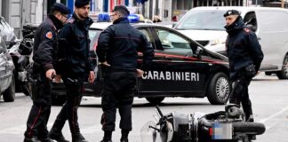 Napoli: diciottenne in scooter ignora l'alt e investe un carabiniere, gravi entrambi