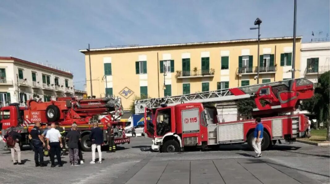 camion vigili del fuoco fontana pompei