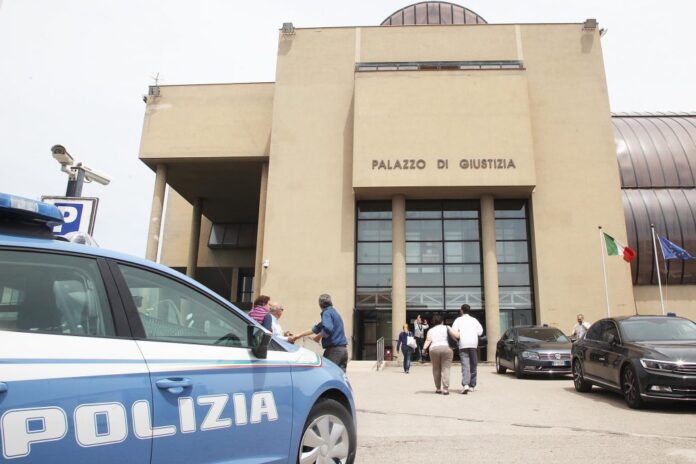 Castellammare, cavallo di ritorno: arrestato un 32enne stabiese Castellammare, cavallo di ritorno: arrestato un 32enne stabiese