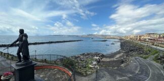 Napoli, stop ai tuffi a Pietrarsa: divieto temporaneo di balneazione. Sconsigliata anche l’area di via Partenope