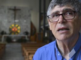 Caivano, minacce in chiesa: proiettile consegnato a Don Maurizio Patriciello durante la messa